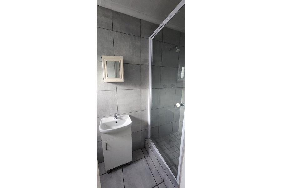 1 Bedroom Property for Sale in Loevenstein Western Cape